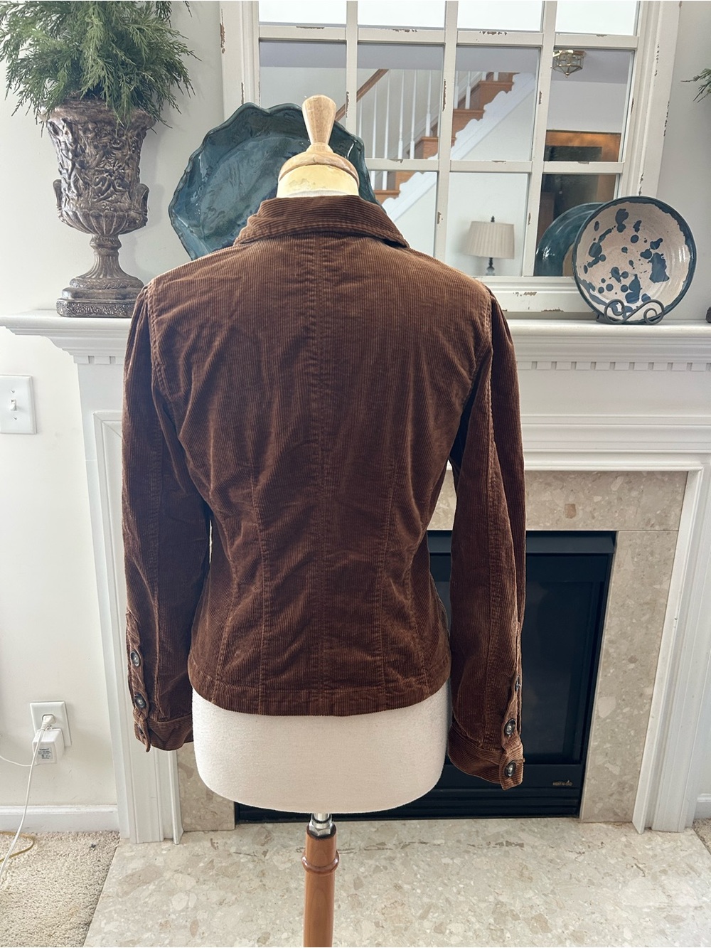 Kut from the Kloth Kyra Stretch Corduroy Jacket in Brown - Picture 6 of 8